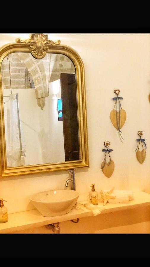 N&M Dimora Carrieri Luxury Bed and Breakfast Monopoli Exteriör bild