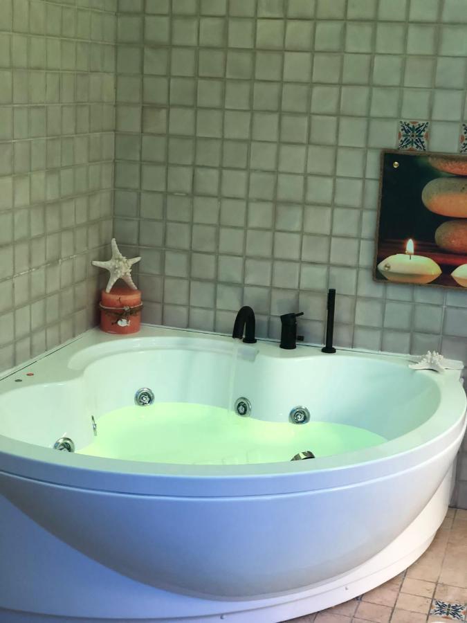 N&M Dimora Carrieri Luxury Bed and Breakfast Monopoli Exteriör bild